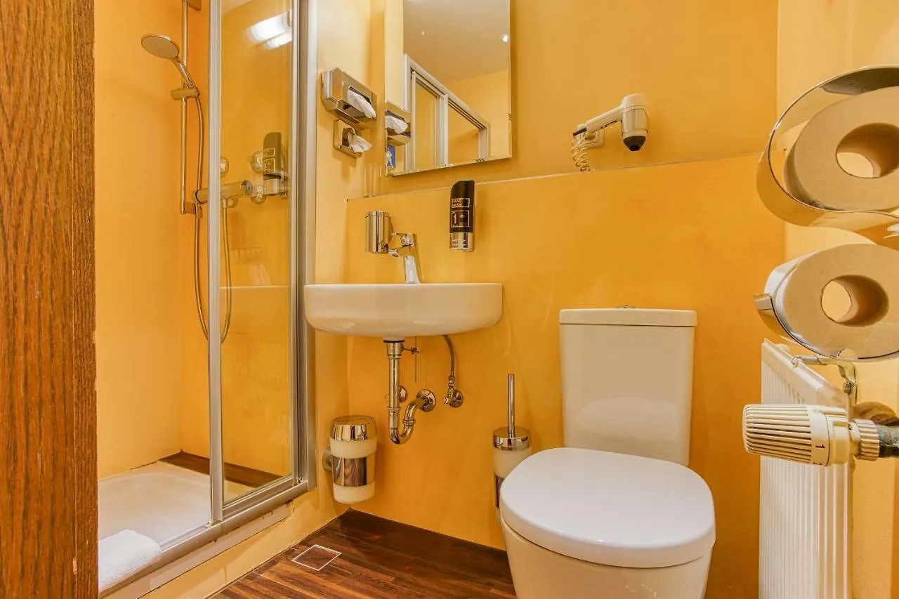 Ff&E Hotel Bavaria Фюрт